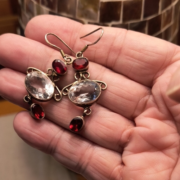 Elegant .925 Silver, Quartz and Garnet Stones Dangle Earrings - Picture 4 of 4